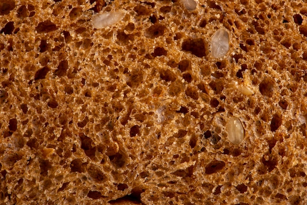 Foto volkoren rogge gesneden brood voor een gezonde voeding; koolhydraten