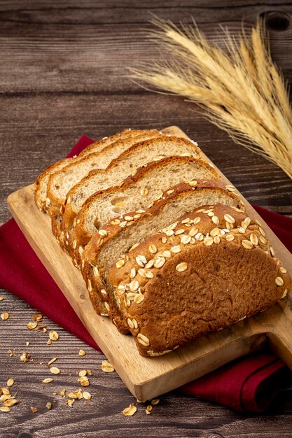 Volkorenbrood op tafel