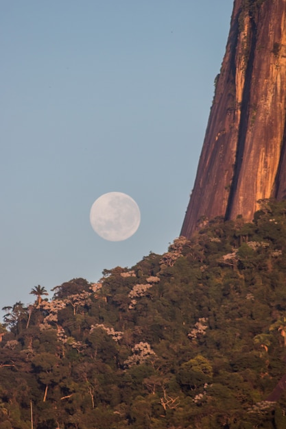 Volle maan in Rio de Janeiro, Brazilië.