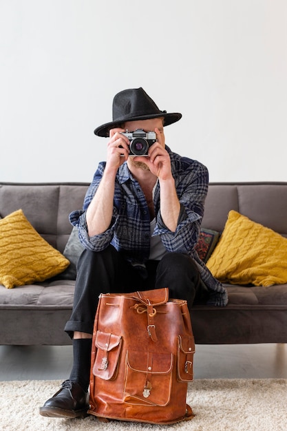 Foto volledig geschoten man die foto's maakt