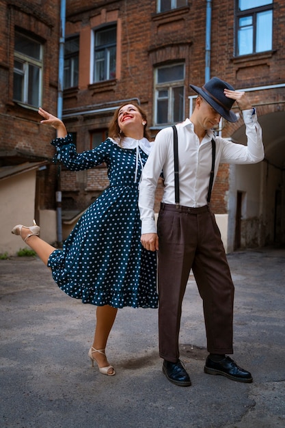 Foto volledig schot paar samen dansen