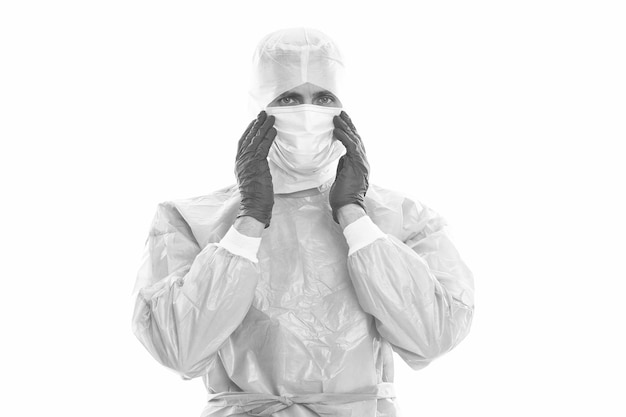 Volledige bescherming tegen covid19 Arts draagt beschermend masker Gezichtsbescherming Persoonlijke beschermingsmiddelen Veiligheid van gezondheidswerkers Infectiepreventie Zorgen voor een veilige werkomgeving