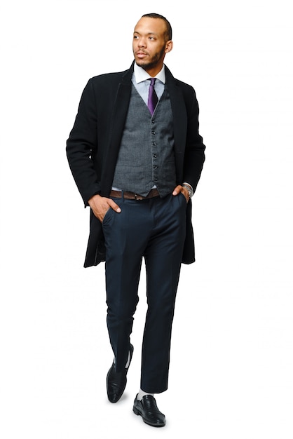 Volledige lengte van een Afrikaans-Amerikaanse zakenman die Geïsoleerde laag draagt