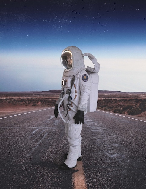 Volledige opname astronaut in natuur collage