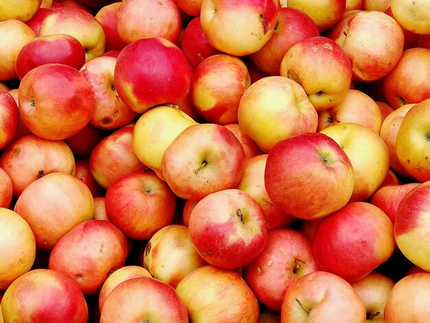 Foto volledige opname van appels op de markt