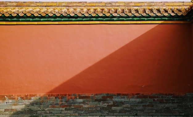 Foto volledige opname van de gele muur