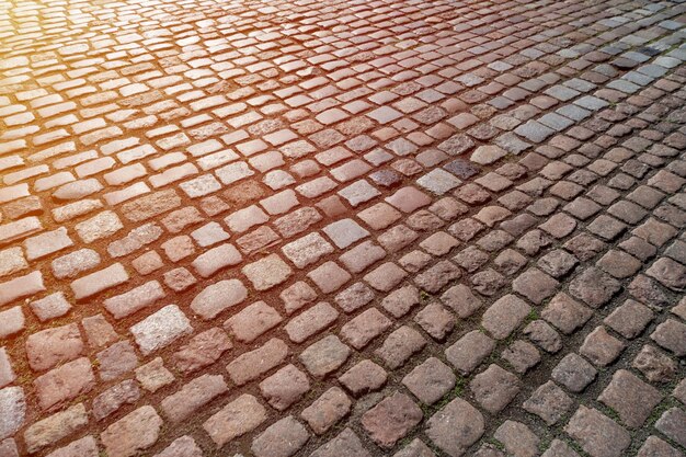 Volledige opname van een geplaveide straat