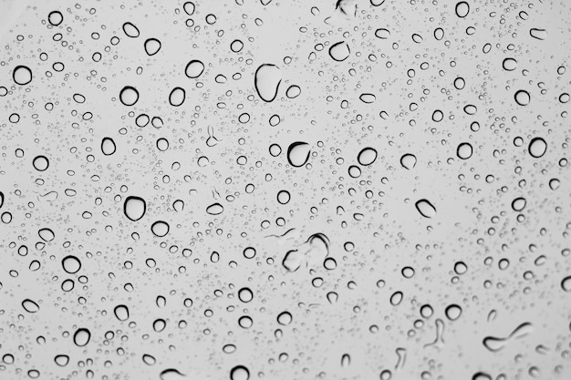 Volledige opname van een nat raam in het regenseizoen