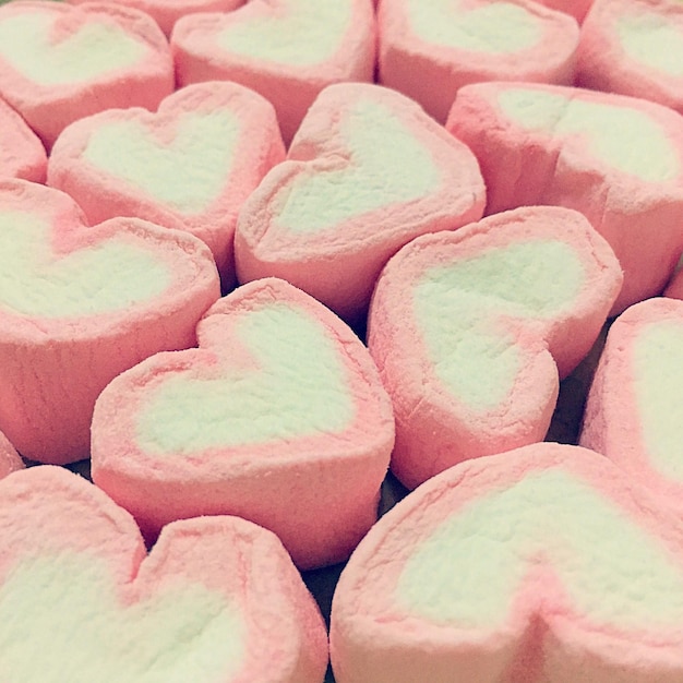 Foto volledige opname van hartvormige marshmallows