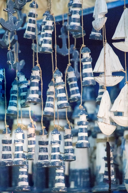 Foto volledige opname van kleding die in de winkel hangt