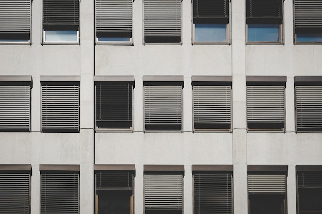 Foto volledige opname van ramen in het gebouw