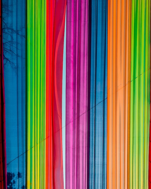 Volledige opname van veelkleurige gordijnen