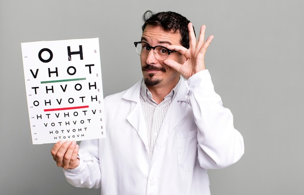Volwassen man optische visie test concept