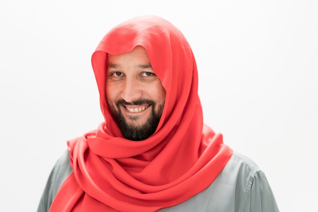 Volwassen moslimmens met sjaal op hoofd