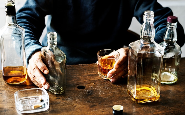 Foto volwassenen consumeren alcohol shoot