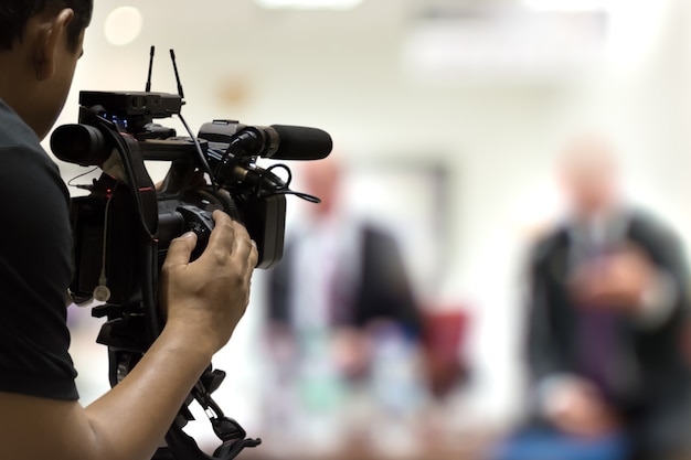 Foto voor evenement op het podium met videocamera