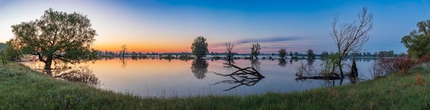 Vóór zonsopgang, desna-rivier, de oekraïne