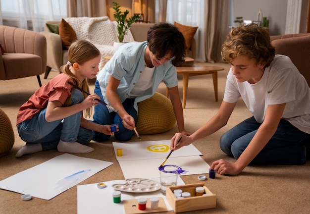 Foto vooraanzicht kinderen tv kijken