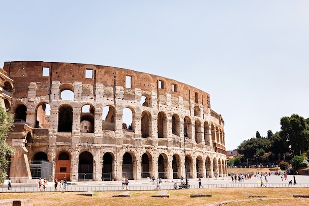 Vooraanzicht op Italiaans Colosseum.