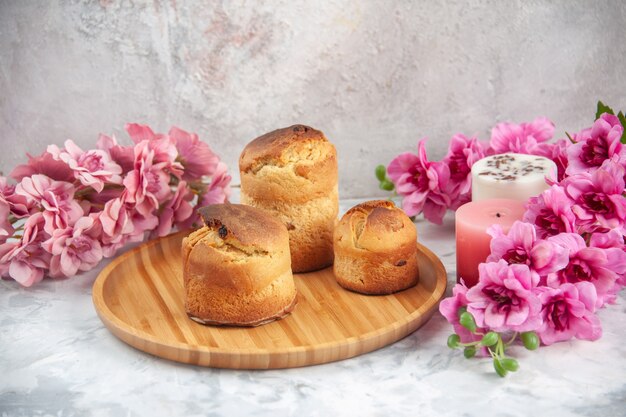 vooraanzicht pasen taarten met bloemen op witte achtergrond kleur kleurrijke lente novruz sierlijke concept