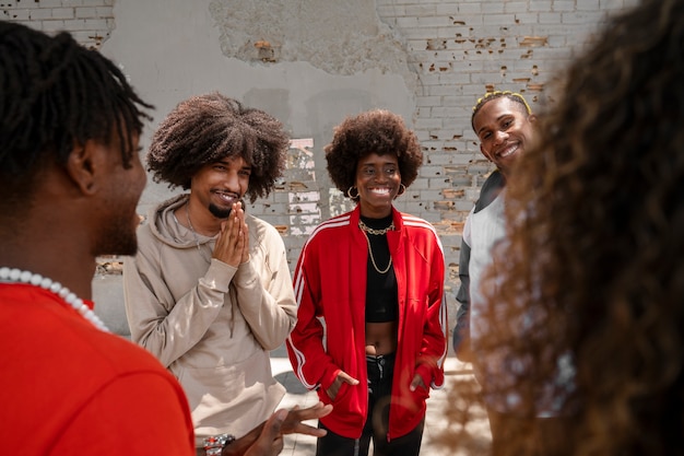 Vooraanzicht underground hiphopmuzikanten