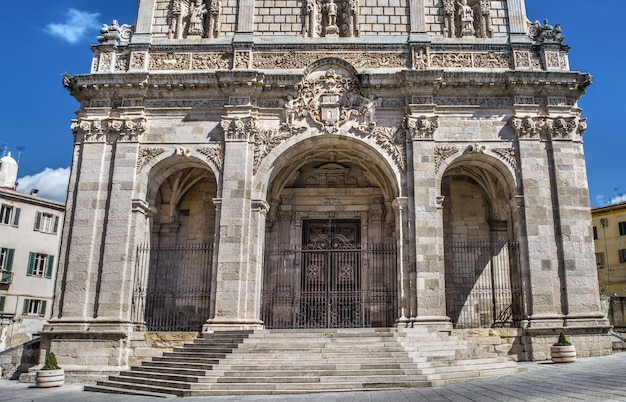 Vooraanzicht van de kathedraal van san nicola in sassari italy