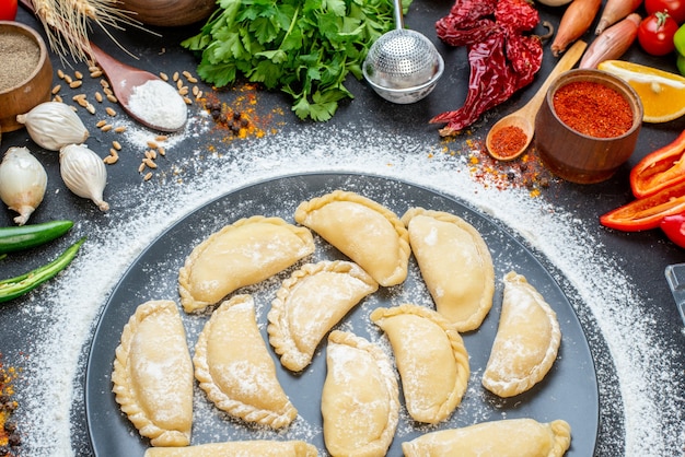 Foto vooraanzicht van rauwe dumplings