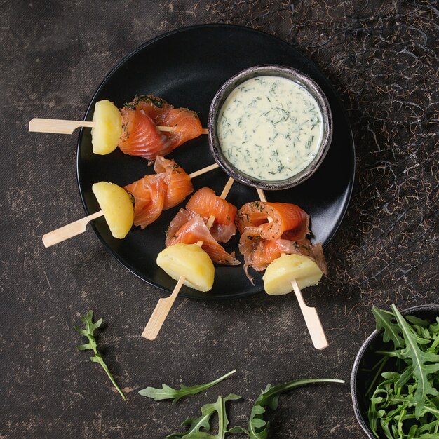 Voorgerecht met gerookte zalm en aardappelen