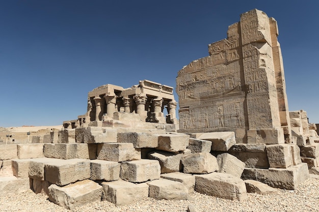 Voorkant van de Kom Ombo-tempel in Aswan, Egypte