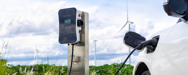 Vooruitstrevende combinatie van laadstation voor elektrische auto's en windturbine