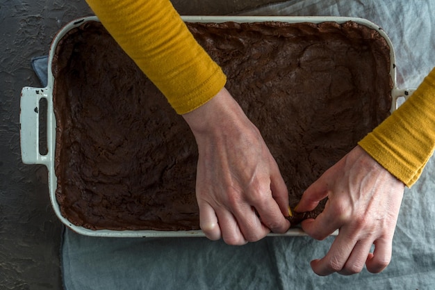 Vorm voor het bakken van taart met deeg bovenaanzicht