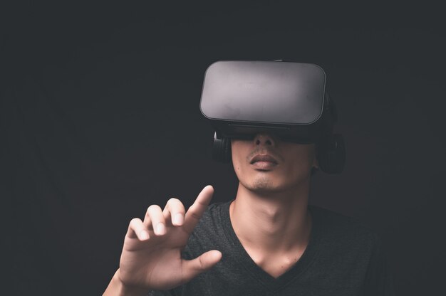 Tecnologia online metaverse per la connessione di occhiali vr