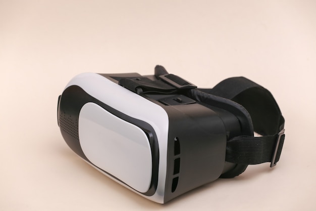 VR-headset op beige achtergrond.