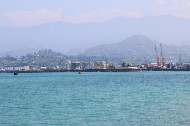 Vrachthaven aan de Zwarte Zee in Batumi, Georgië