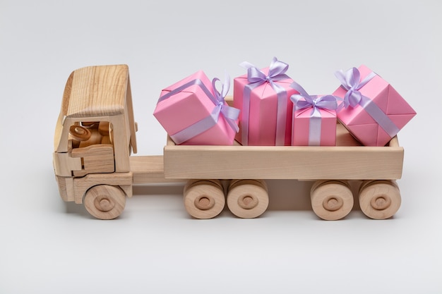 Foto vrachtwagen met geschenkdozen