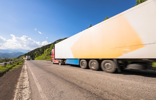 Vrachtwagen op de weg