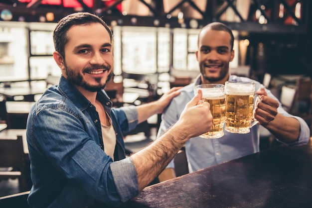 Vrienden in pub