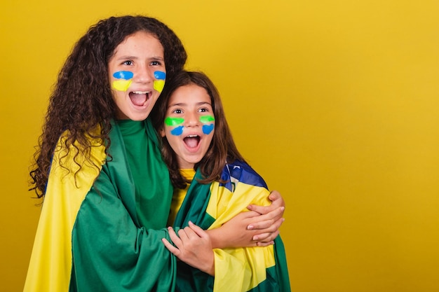 Vriendenfans van braziliaanse voetbalfans verrasten ongelooflijke wow ongelooflijke olympische spelen van de wereldbeker