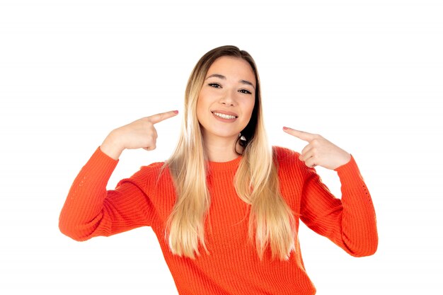 Vrij blonde vrouw met rood sweatshirt