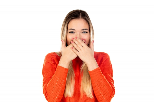 Vrij blonde vrouw met rood sweatshirt