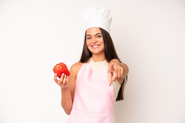 Vrij jonge volwassen vrouwenchef-kok en ingrediënten gezond voedselconcept