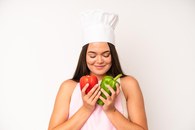 Vrij jonge volwassen vrouwenchef-kok en ingrediënten gezond voedselconcept