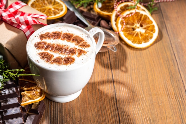 Vrolijk kerstfeest tekenen op latte