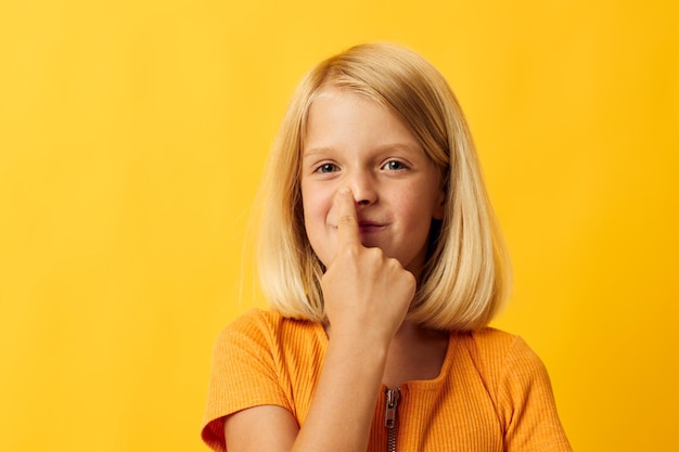 Vrolijk meisje met blond haar jeugd