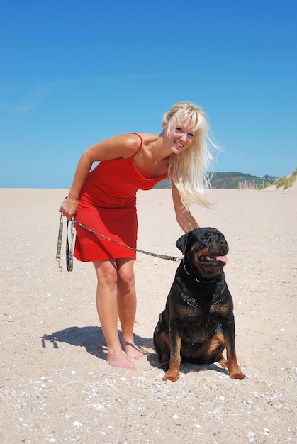 Vrouw aan het strand