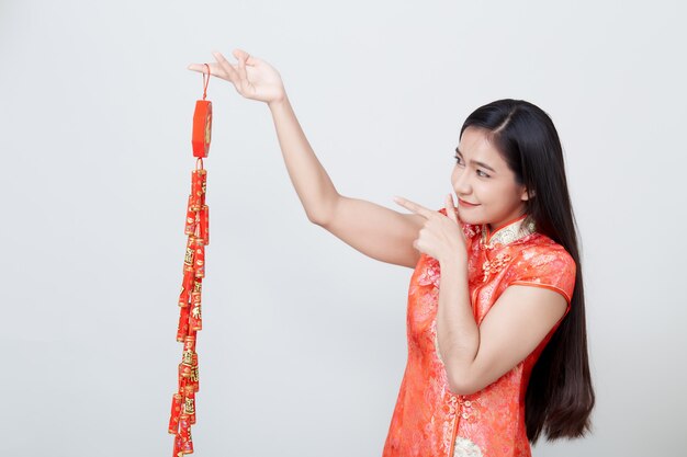 Vrouw Aziaat in traditionele Chinese lange kleding