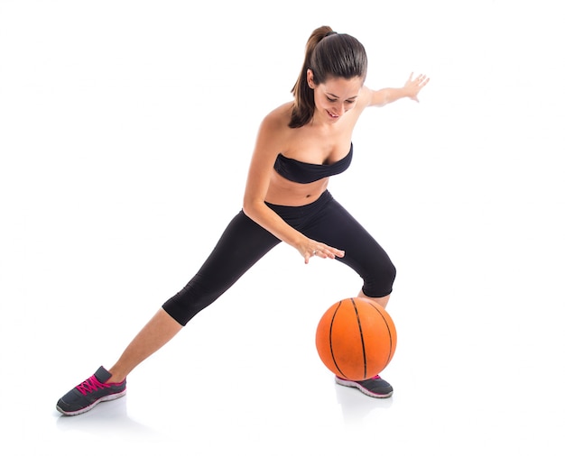 Vrouw baktetball spelen