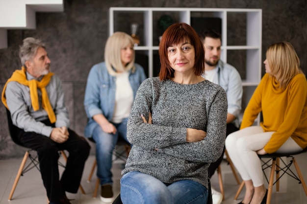 Foto vrouw bij groepstherapie