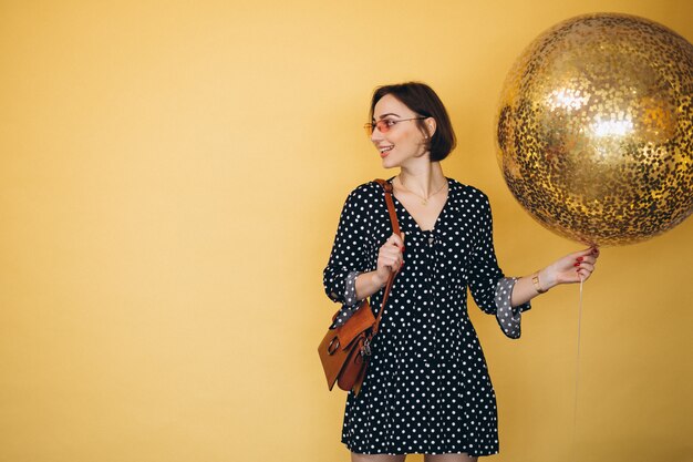 Vrouw blij met ballon