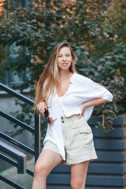 Vrouw buiten op de promenade